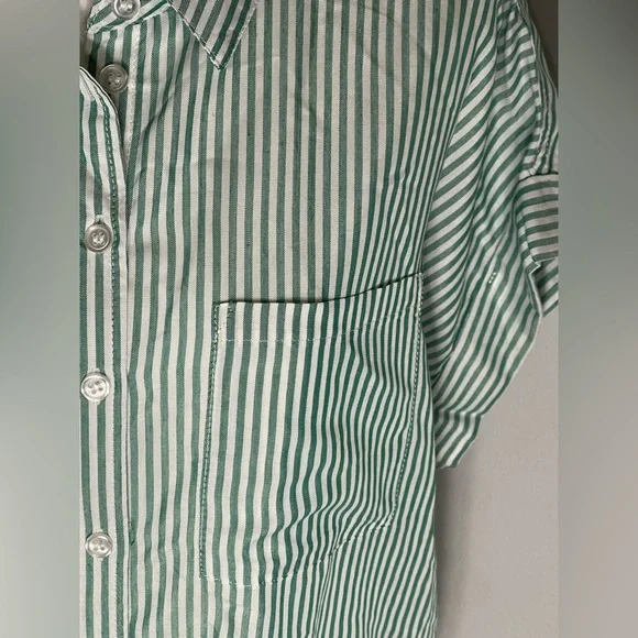 NWOT: VELVET HEART Green and White Striped Short Sleeve Button up Shirt Size XL - Picture 2 of 7